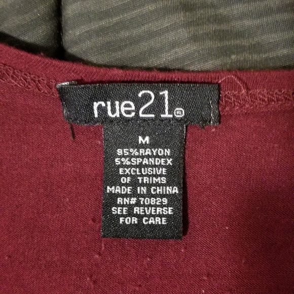 Rue 21 Burgundy boxy top, M - Picture 4 of 4